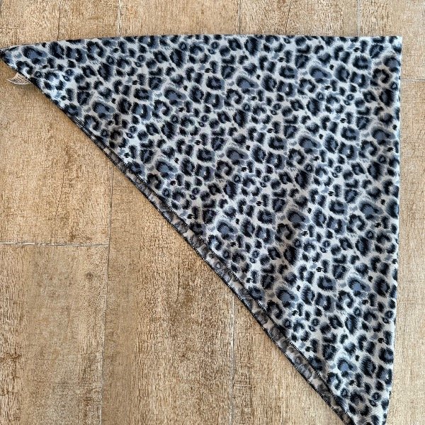 Producto - Pañuelo grande print gris I