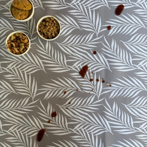 Producto - Mantel de Tela Antimanchas Premium Hojas Gris