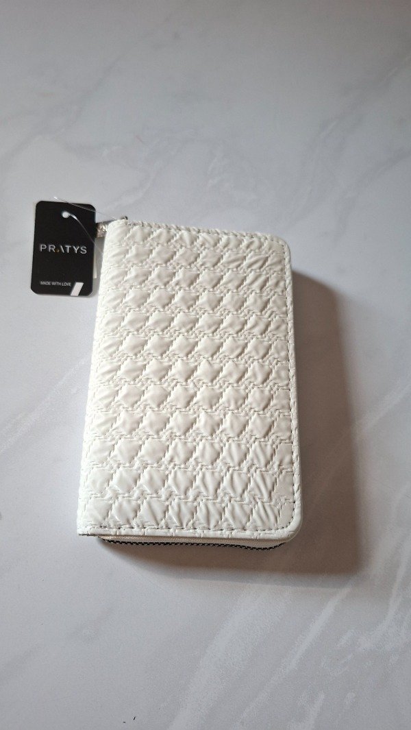 Producto - Billetera mediana con textura Pratys blanca