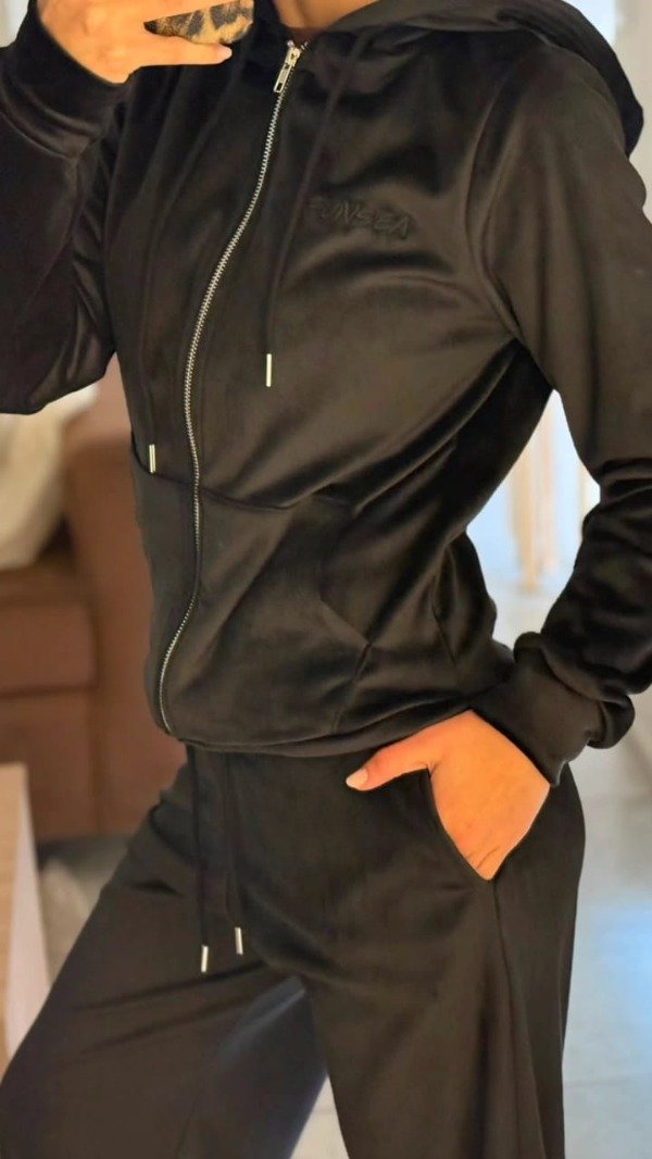Producto - CAMPERA CON CAPUCHA PLUSH