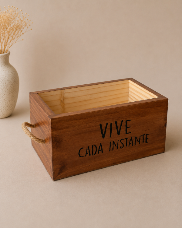 Producto - cajón en madera con manijas de yute: vive cada instante color betún