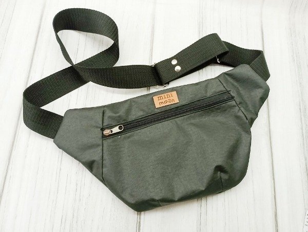 Producto - RIÑONERA CLASICA NEGRA CORREA NEGRA