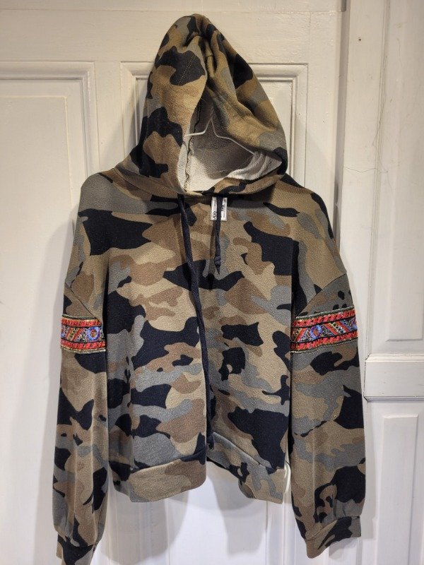 Producto - Buzo ZARA camuflado hoodie Talle S - PRECIO: 40X - 0
