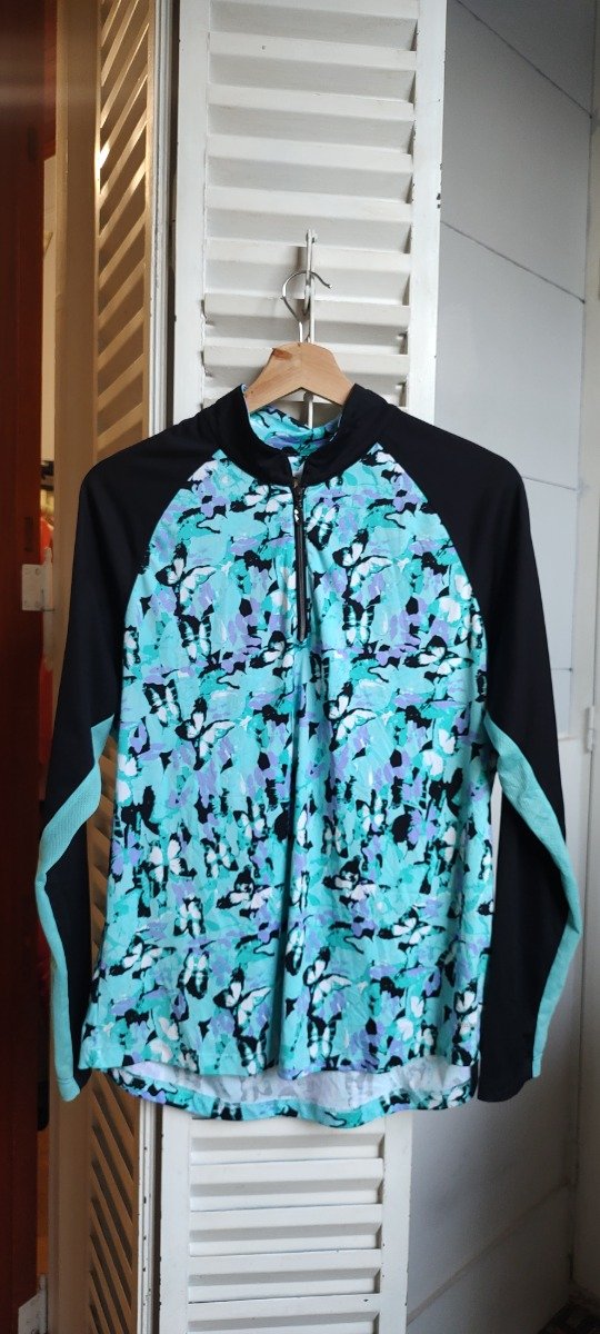 Producto - Buzo negro y turquesa mariposas, talle XL