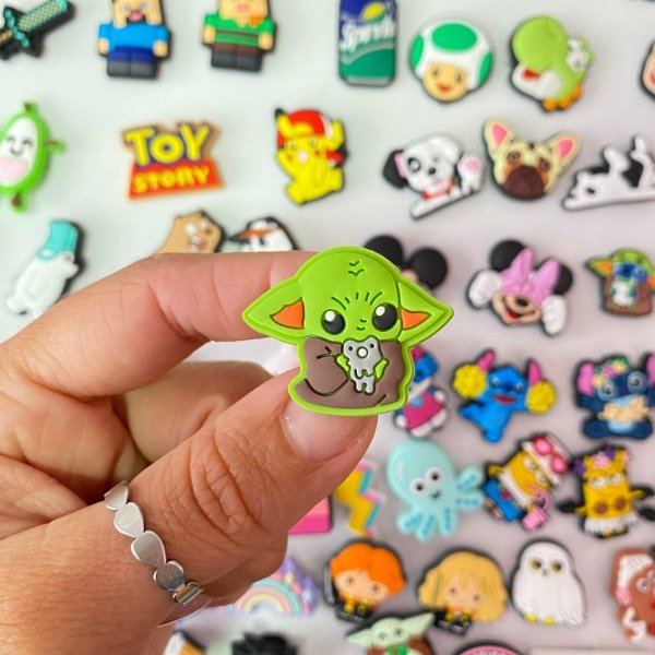 Producto - PINS CROCS B. YODA