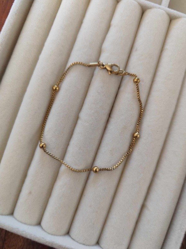 Producto - Pulsera bolitas modelo 2. Acero dorado.