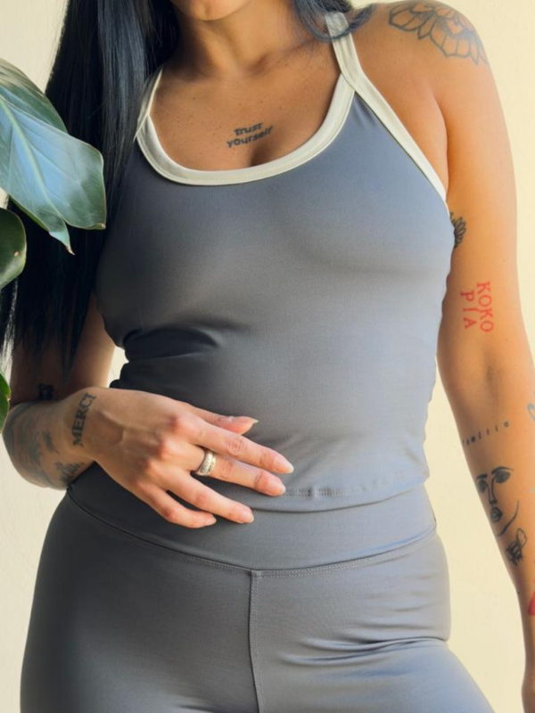 Producto - Top Wainat largo titanium