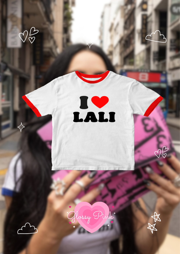 Baby tee i love lali detalles rojos en mangas y cuello - vinilo textil