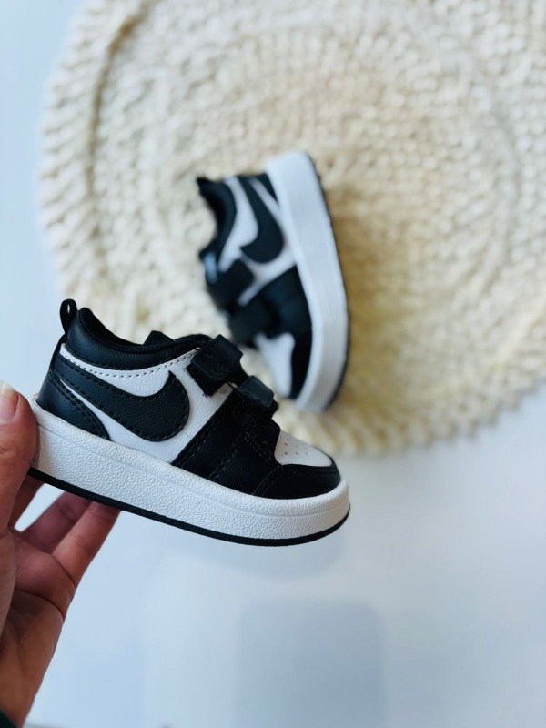 Producto - Zapatillas con abrojo Nike unisex