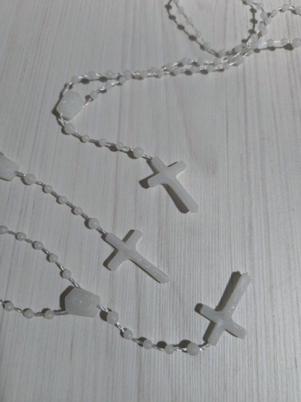 Producto - Collar rosario (brilla en la oscuridad)
