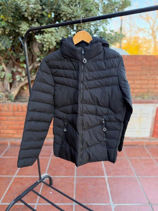Producto - CAMPERA INFLABLE NEGRA IMPERMEABLE TERMICA UNISEX CAPUCHA DESMONTABLE