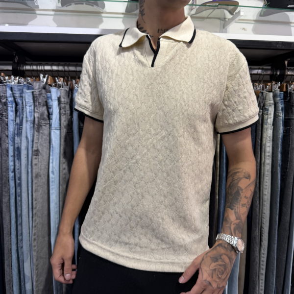 Producto - Chomba Texturizada Beige