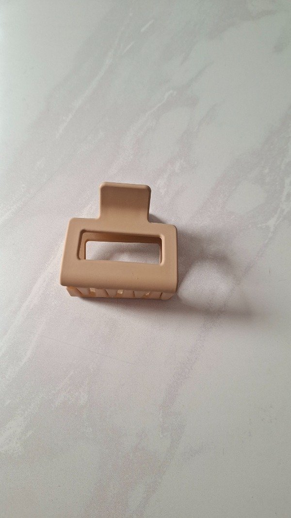 Producto - Broche recto matte beige