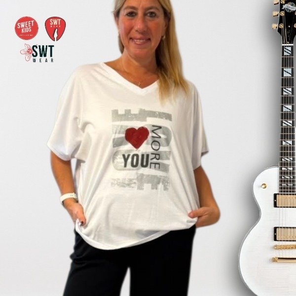 Producto - Remerón LOVE MORE BRILLOS Escote en V Algodón Oversized ANG - 1