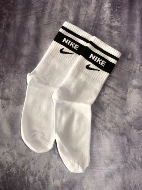 Producto - Nike retro (blanco y negro)