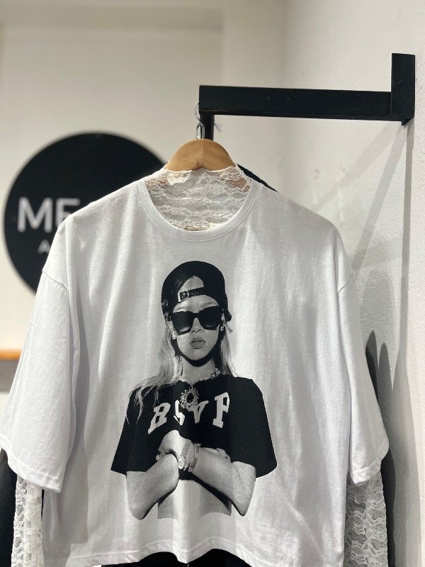 Producto - Remera manga over Rihanna