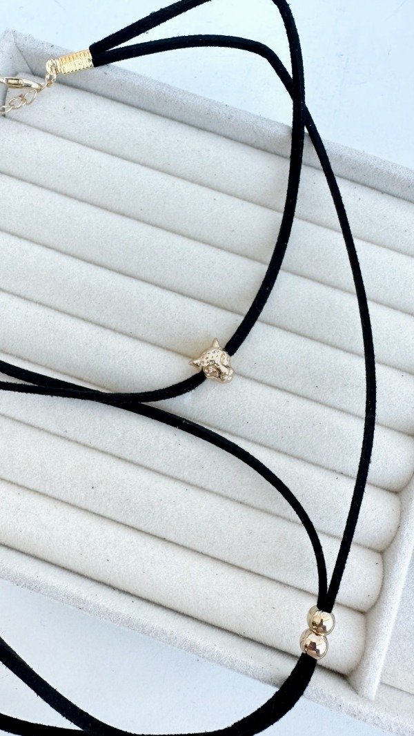 Producto - Corbatero doble de gamuza negro