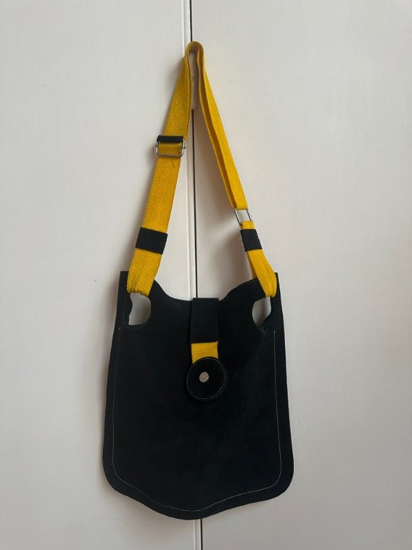 Producto - Cartera morral UMA