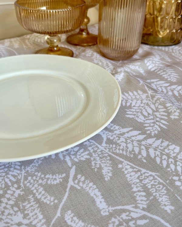 Producto - MANTEL CON FLORES BLANCAS 1x1.4