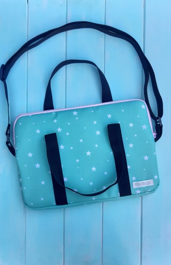 Producto - Funda notebook verde con estrellas blancas PARA COLGAR