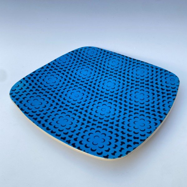 Producto - PLATO LUNARES NEGRO SOBRE FONDO AZUL