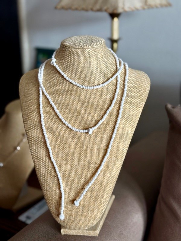 Producto - Collar largo Blanco con detalles en piedra howlite