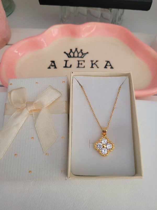 Producto - Collar trébol con cubic y strass de acero dorado