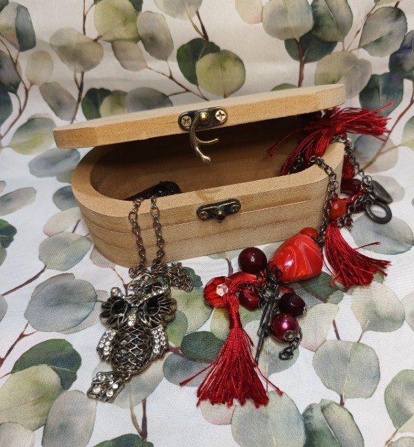 Producto - Caja ovalada con herraje