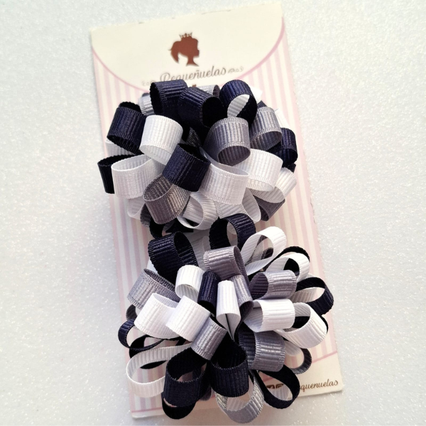 Producto - Pompones Azul Marino, Blanco y Gris