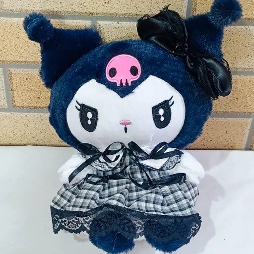 Producto - Peluche Kuromi con vestido 20cm