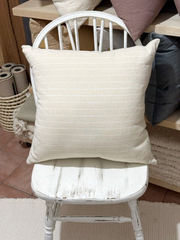 Producto - Almohadón Petra natural raya 45x50cm.