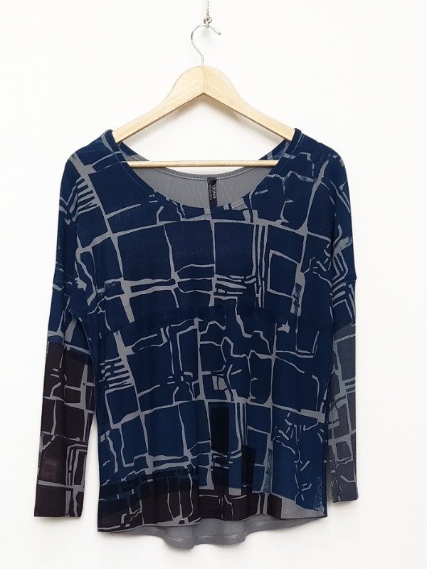 Producto - Remeron Luisa -gris estampa Campo en azul-