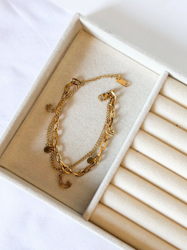 Producto - Pulsera doble con dije luna-acero dorado