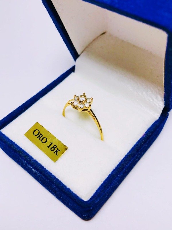 Producto - ANILLO ORO 18K - ROSETA BLANCA