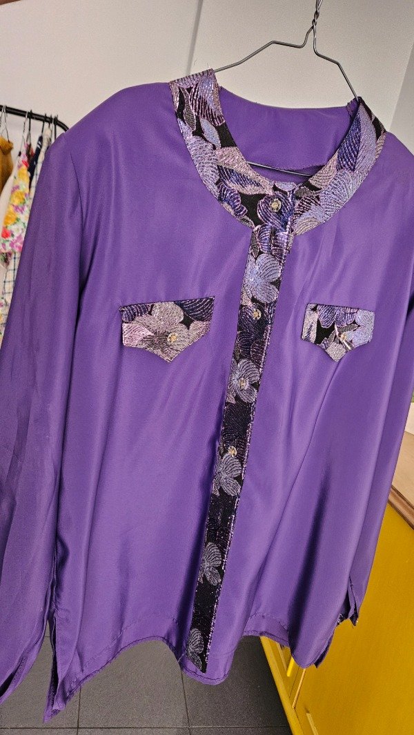 Camisa Violeta.