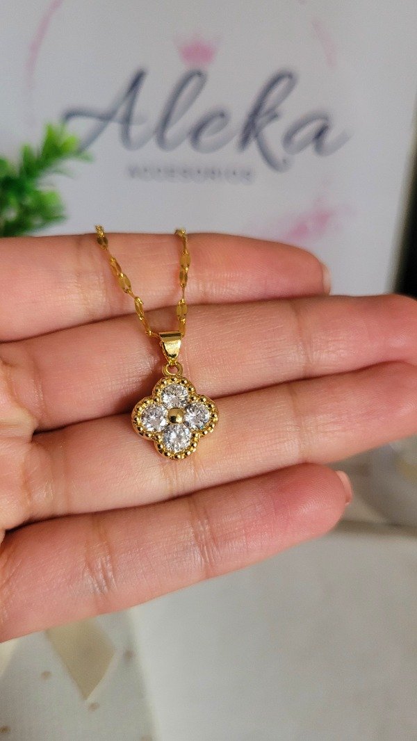Producto - Conjunto trébol con cubic de acero dorado - 4