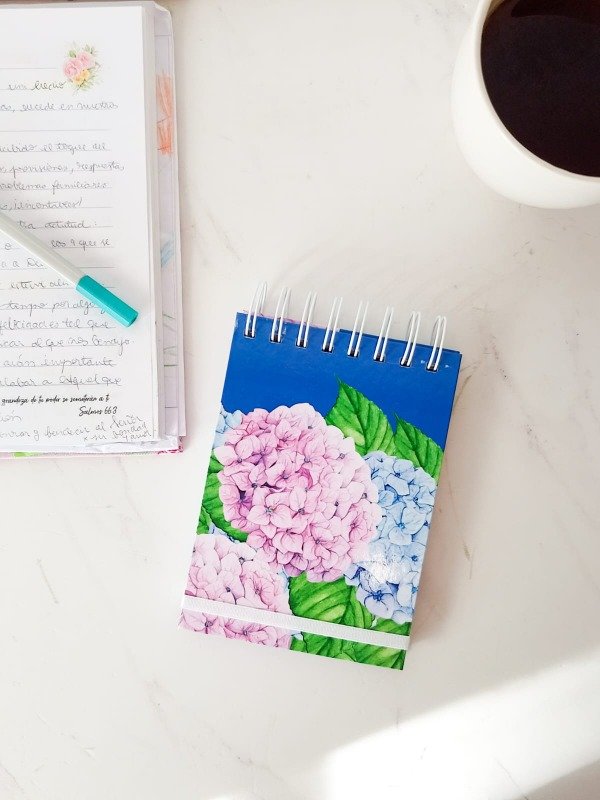 Producto - Hortensia - fondo lavanda