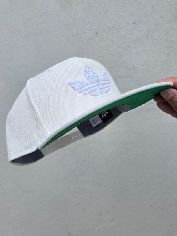 Gorro Adidas Originals snapback 2026 crema / verde talla única — imagen 2