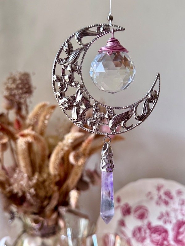 Producto - Atrapasol Luna con piedra natural fluorita y esfera de cristal grande