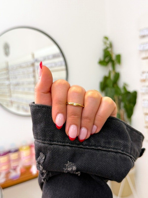 Producto - Anillo bañado en oro chato estrellita cubic regulable