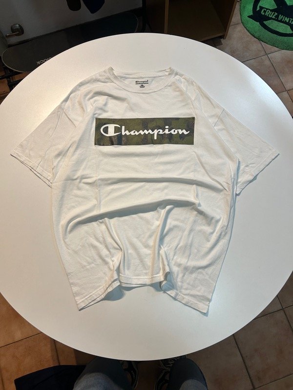 Producto - Remera Champion Cammo (XL)
