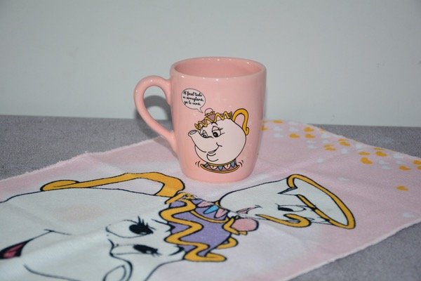 Producto - COMBO TAZA Y REPASADOR [CHIPP Y SRA POTTS]