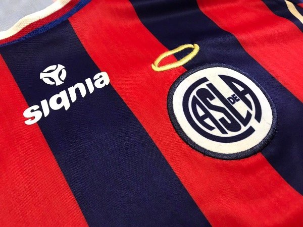 Producto - Camiseta retro de San Lorenzo Signia 2001 titular - 3