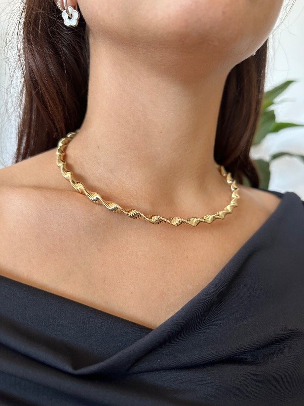 Producto - Chocker dorado rígido