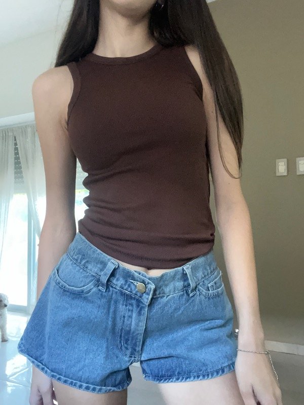 Producto - musculosa basica marron