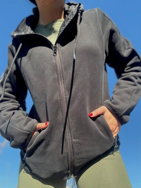 Producto - Campera con frisa con capucha cierre impermeable Negro