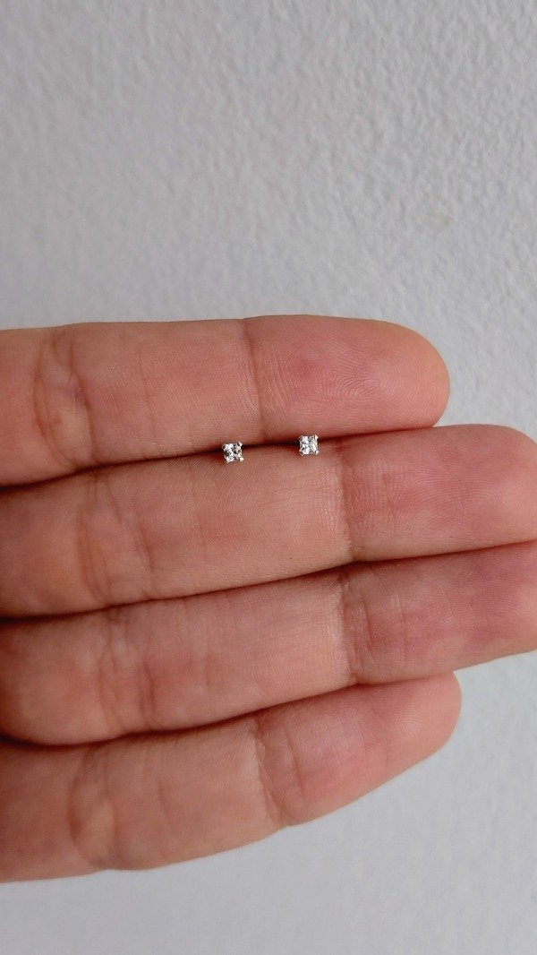 Producto - Aros de Plata Mini Circon Cuadrado 2mm (por par)