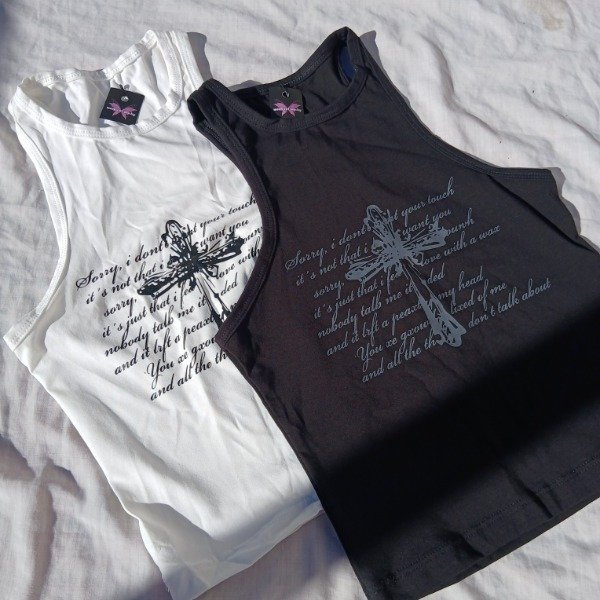 Producto - Musculosa cruz con letras