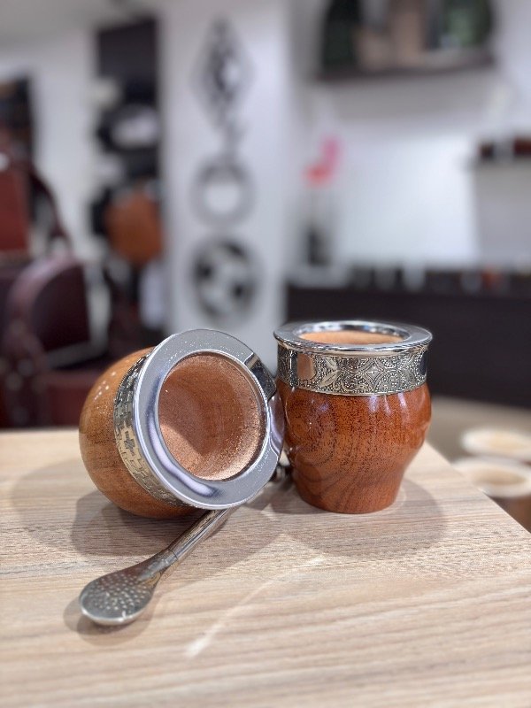 Producto - IMPERIAL ALGARROBO BARNIZADO BRILLANTE