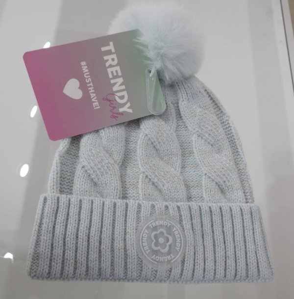 Producto - GORRO TRENDY CELESTE CON HILOS DORADOS